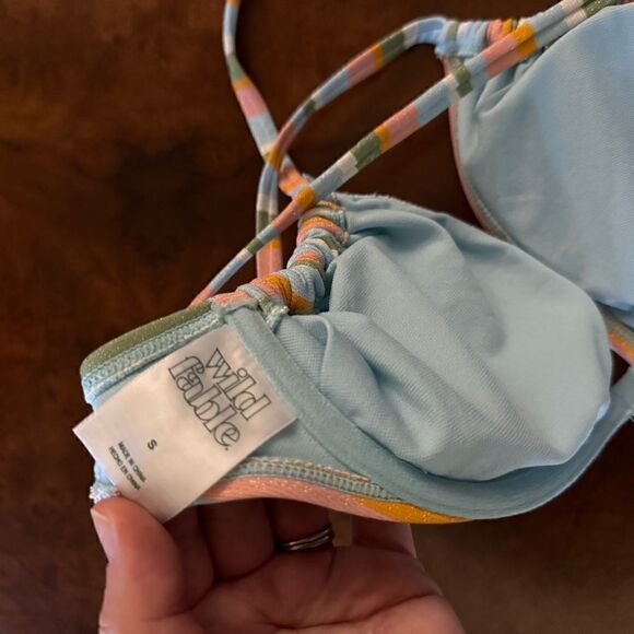 Wild Fable Women's Underwire Striped Shimmer Bikini Top NWOT Size Small - Picture 3 of 6
